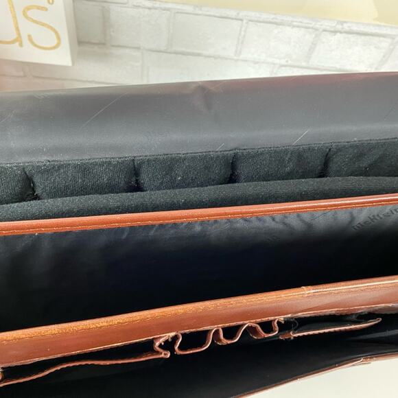 McKlein Vintage Leather Messenger/Laptop Computer Bag - Picture 11 of 15